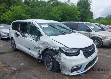 2023 Chrysler Pacifica Hybrid Touring L из США, поврежденный, VIN 2C4RC1L78PR608880